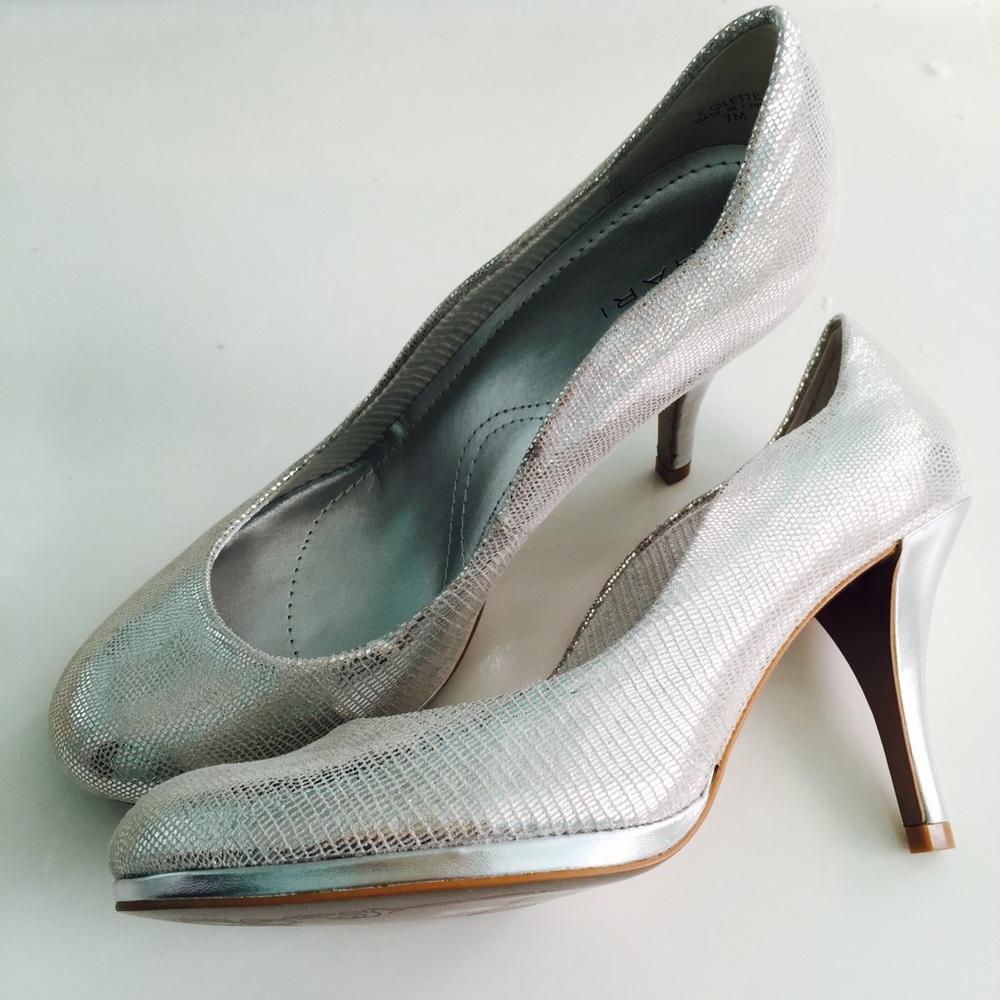 Big Sale!!! Tahari Silver - New Size 7M